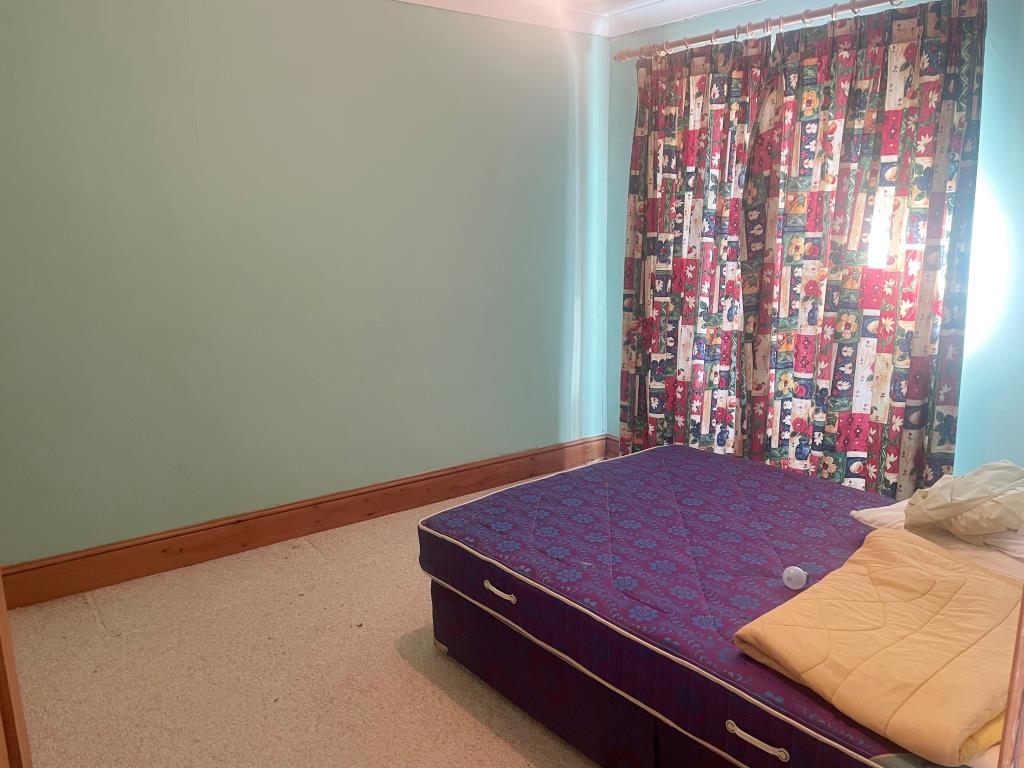 Lot: 38 - FREEHOLD PROPERTY WITH ADDITIONAL LAND - Further first floor bedroom with double bed